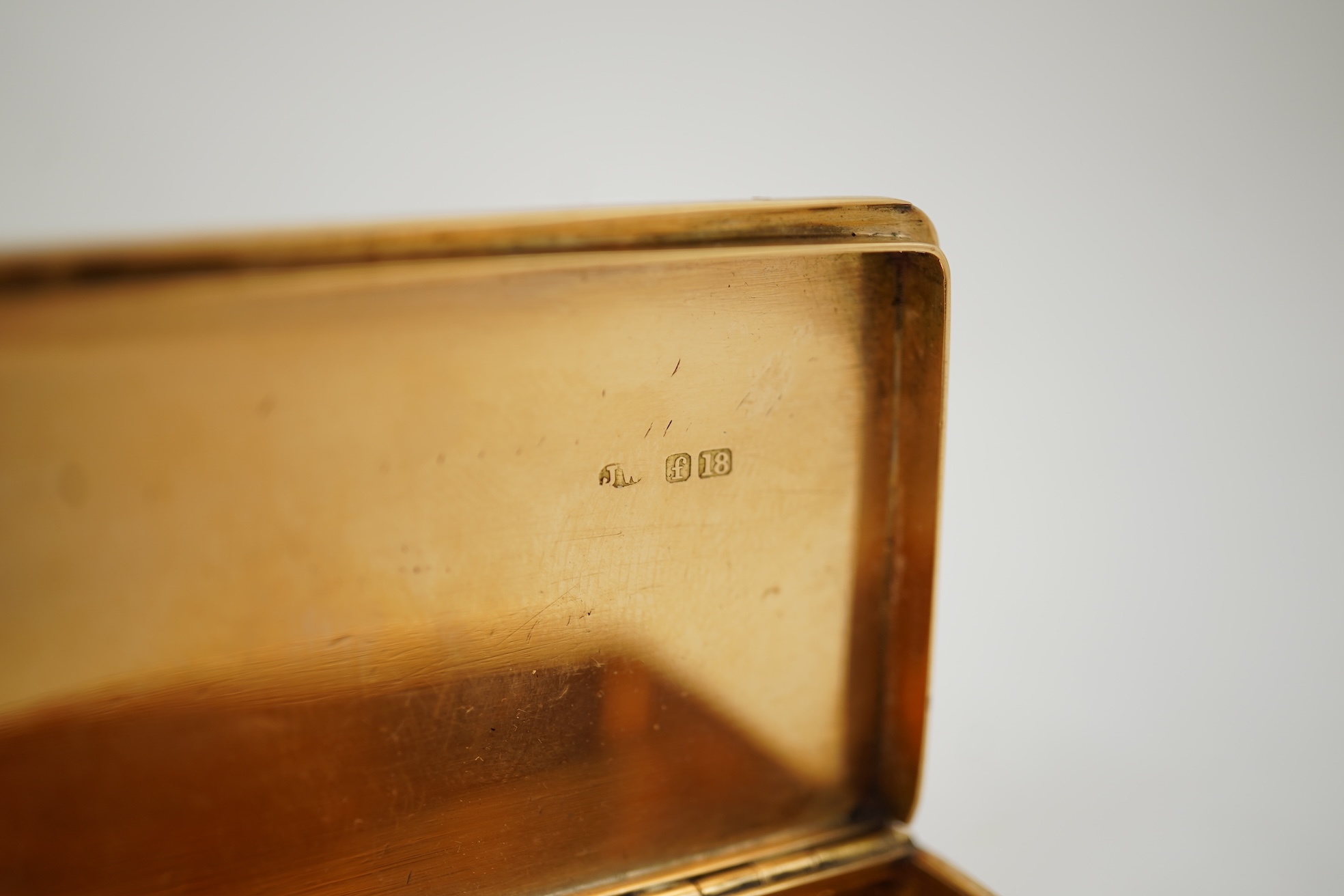 An Edwardian engine turned 18ct gold rectangular snuff box, by Joseph Walton
